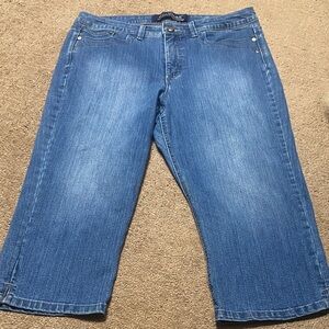 Gloria Vanderbilt Perfect Fit Size 12 Blue Jean Capris